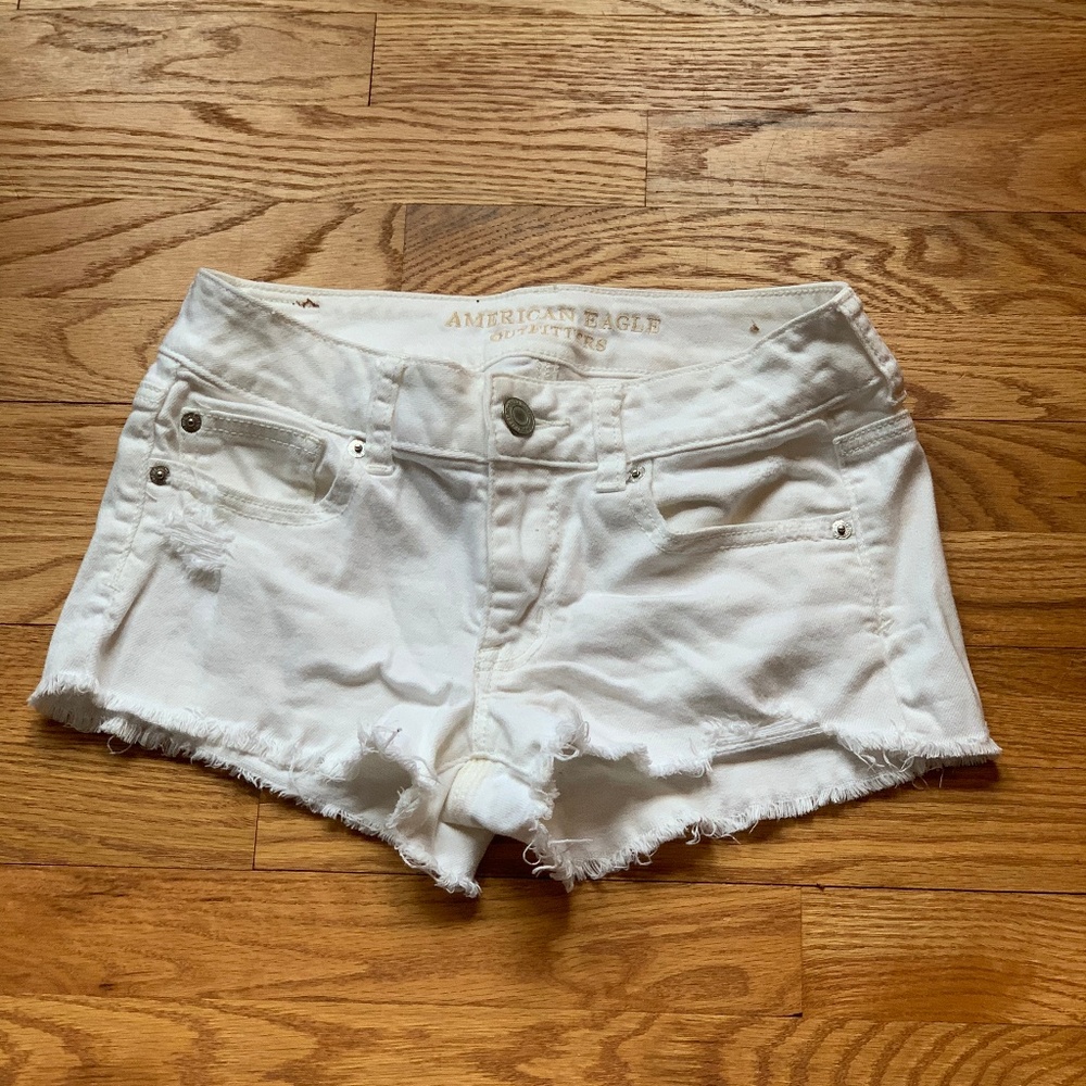 WHITE DENIM SHORTS